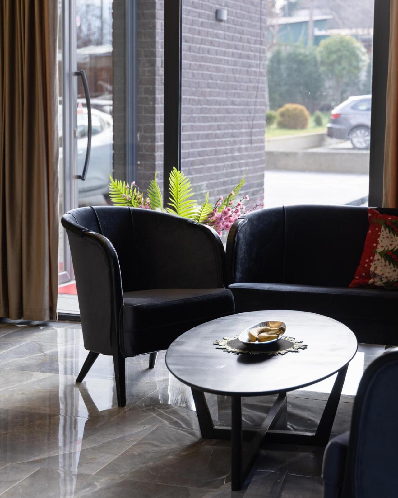 Vetus Hotel Приштина Экстерьер фото