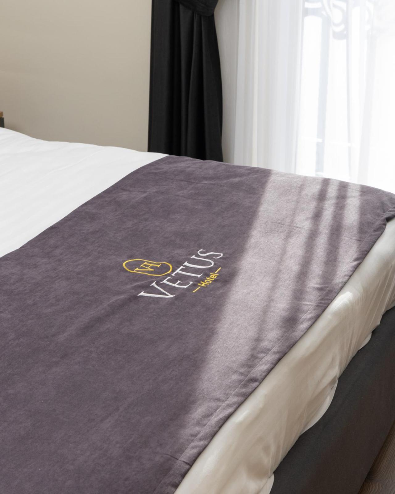 Vetus Hotel Приштина Экстерьер фото