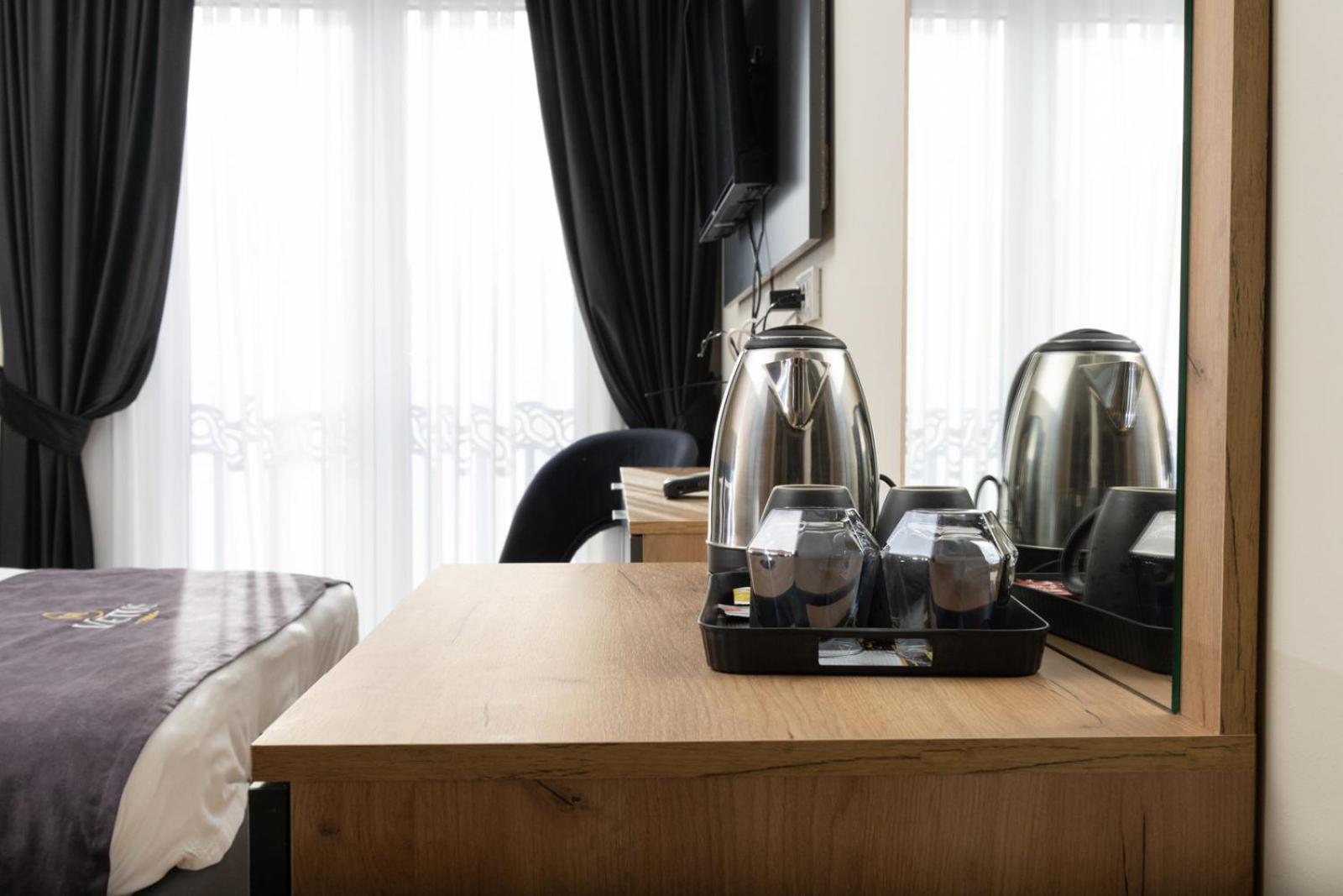 Vetus Hotel Приштина Экстерьер фото
