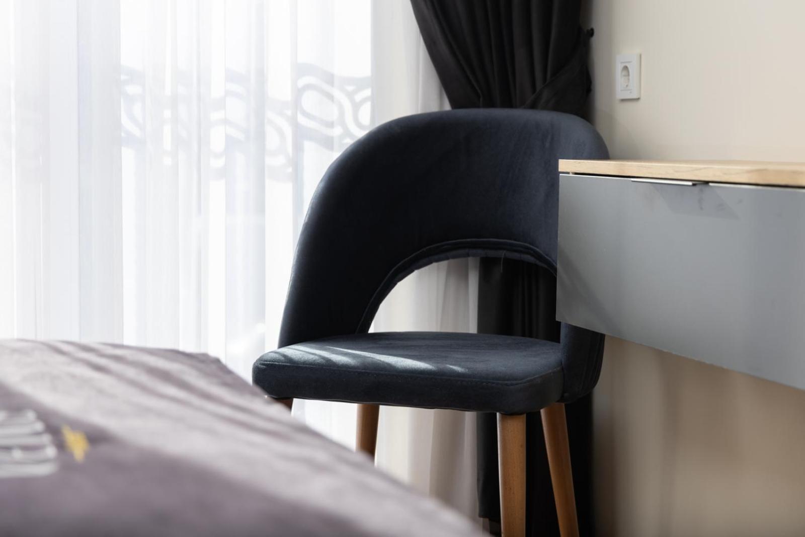 Vetus Hotel Приштина Экстерьер фото