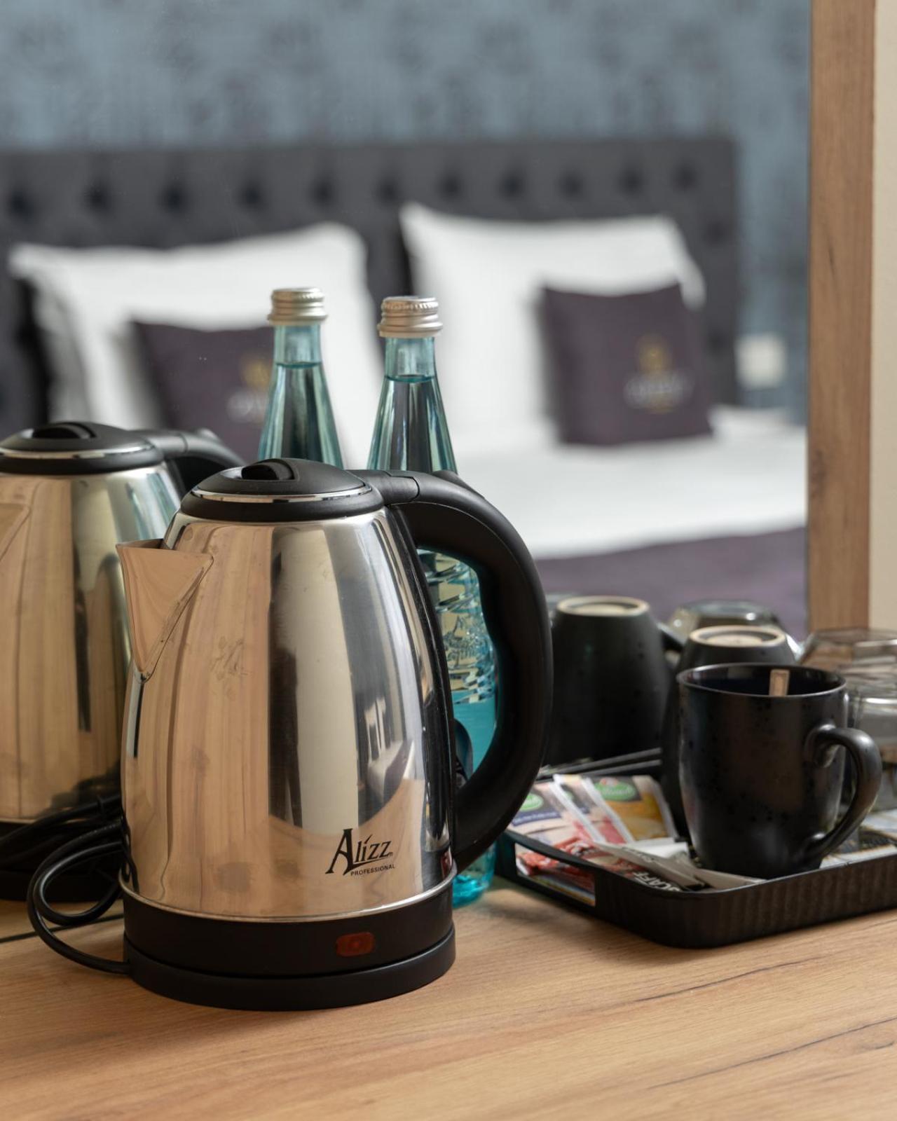 Vetus Hotel Приштина Экстерьер фото
