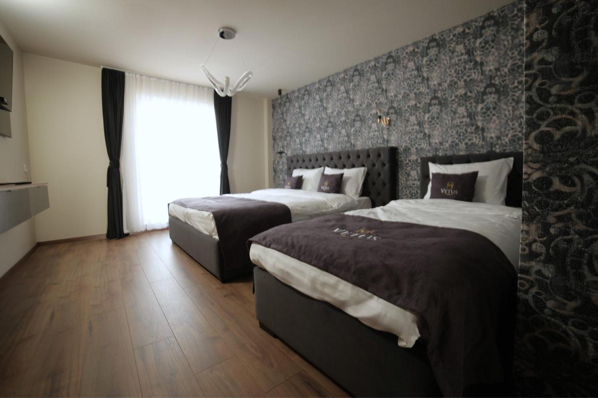 Vetus Hotel Приштина Экстерьер фото