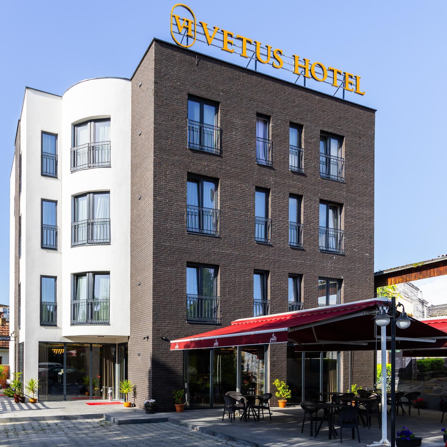 Vetus Hotel Приштина Экстерьер фото