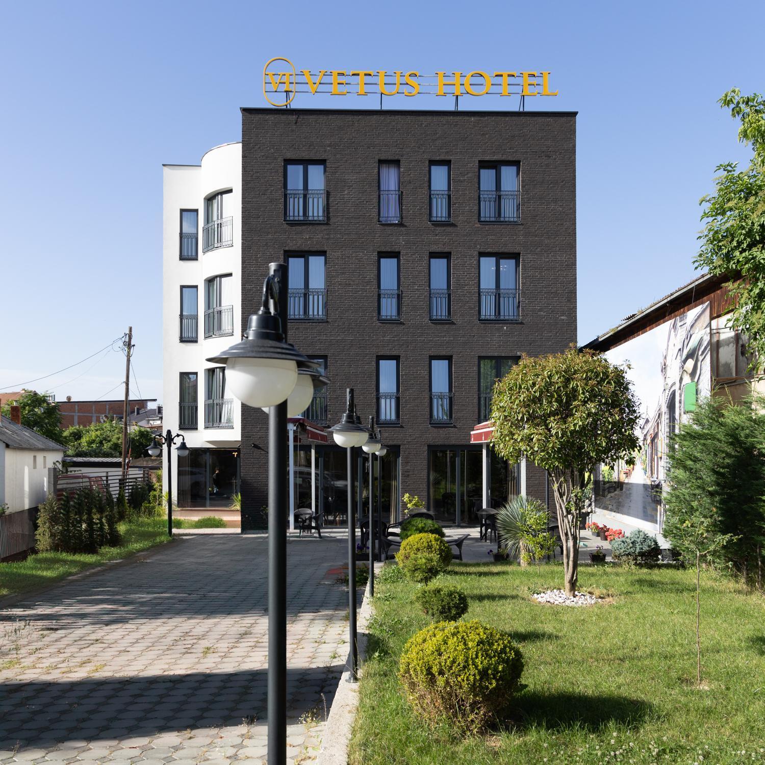 Vetus Hotel Приштина Экстерьер фото
