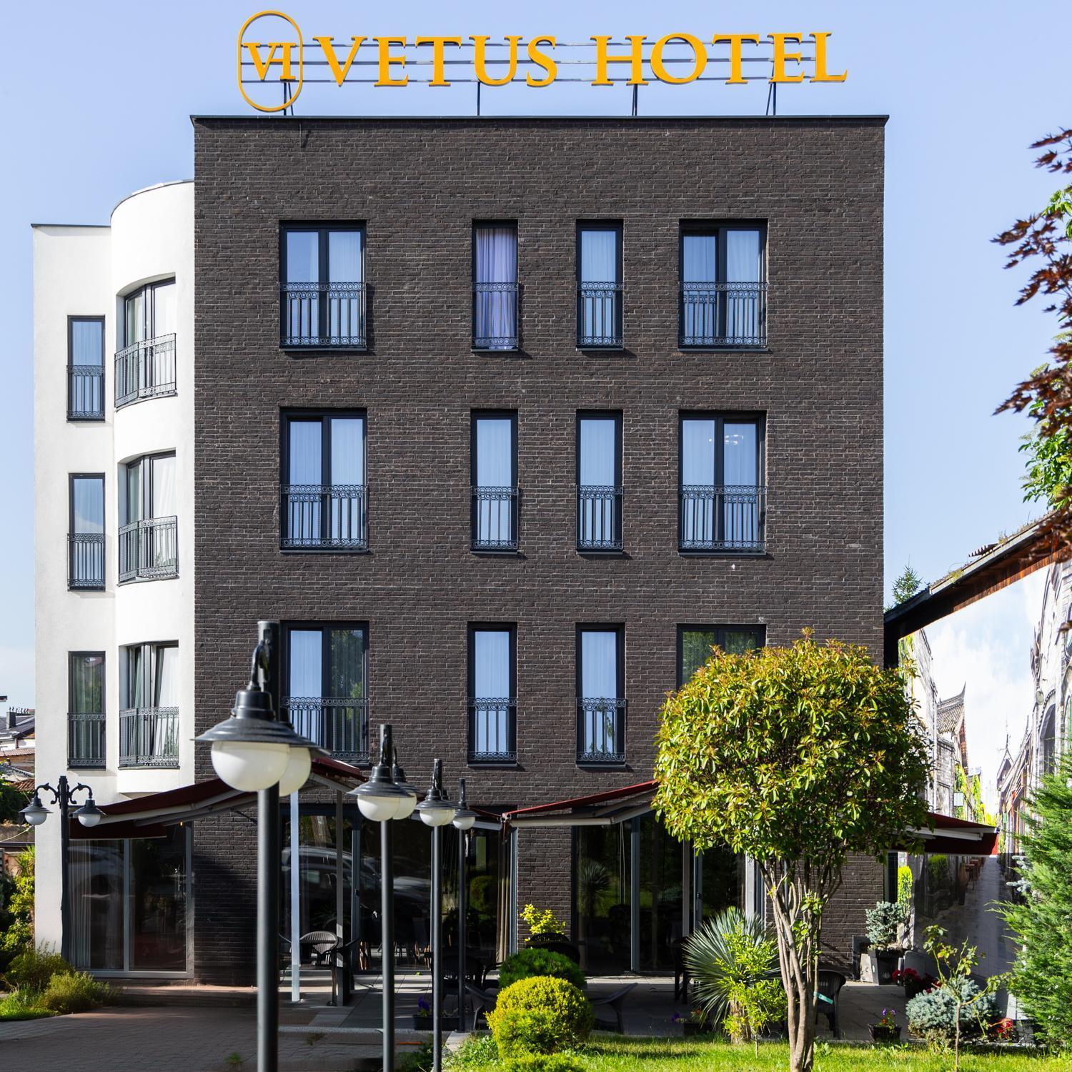Vetus Hotel Приштина Экстерьер фото